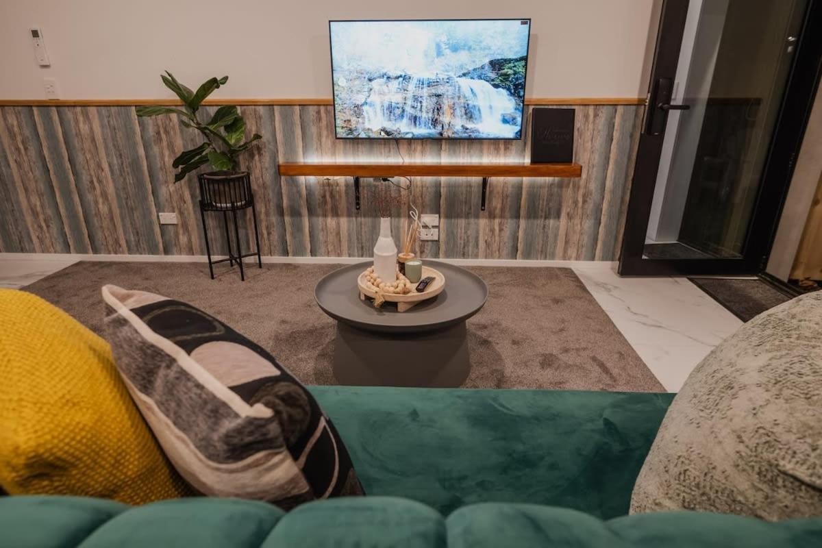 Casino Luxury Suite City Centre - Sleeps 5 クライストチャーチ エクステリア 写真